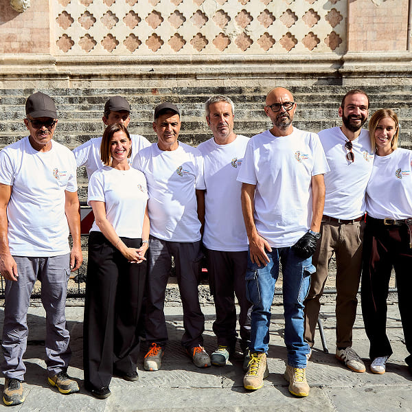Group of volunteers in front of a historic building