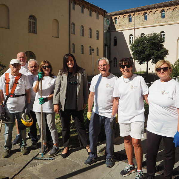 Volunteers with tools in front of a historic building